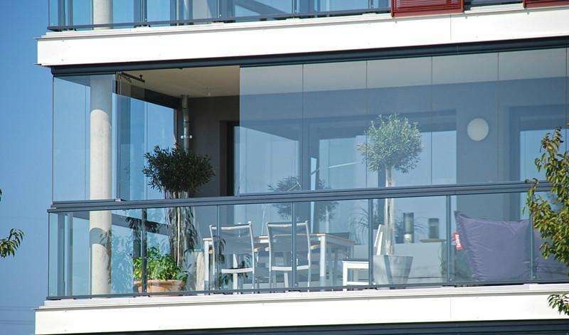 無(wú)框陽(yáng)臺(tái)窗戶(hù)好不好?怎么買(mǎi)到適合你家的無(wú)框陽(yáng)臺(tái)窗?